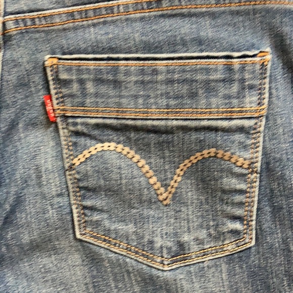 Levi’s Perfectly Slimming Sequined Jean Short 10 - Picture 14 of 17